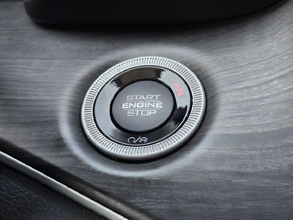 Used 2023 Jeep Grand Cherokee Limited AWD/4WD image 19