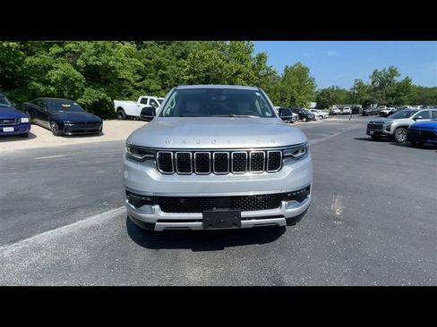 Used 2024 Jeep Wagoneer Series II AWD/4WD image 4