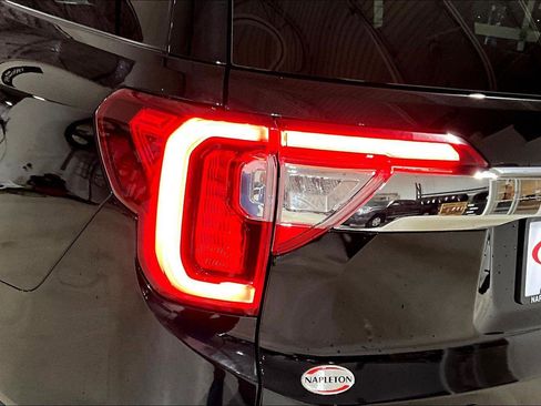 Used 2023 GMC Acadia SLT image 31