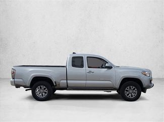 Used 2017 Toyota Tacoma SR5 video 4