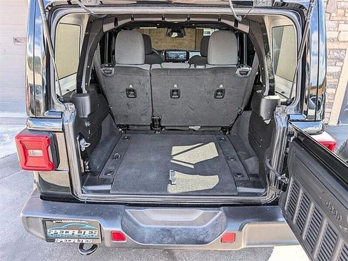 Used 2025 Jeep Wrangler Unlimited Sahara AWD/4WD image 31