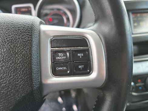 Used 2019 Dodge Journey SE w/ Connectivity Group FWD image 6