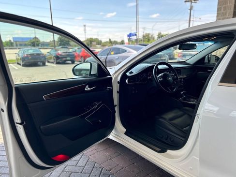 Used 2017 Kia Cadenza Premium FWD image 33
