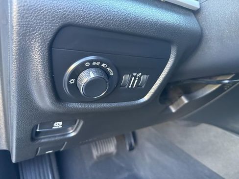 Used 2023 Jeep Grand Cherokee Laredo image 24