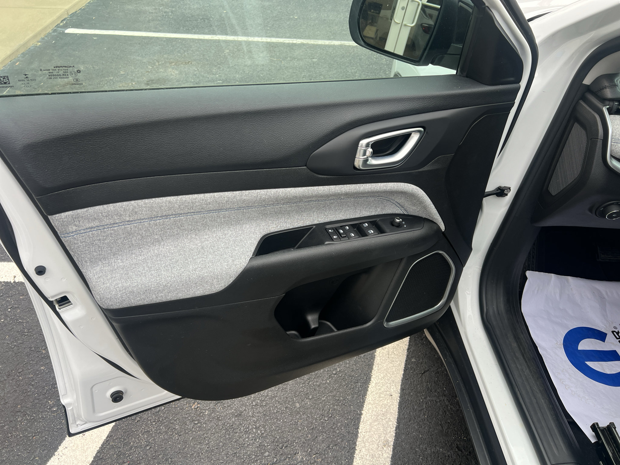 Used 2022 Jeep Compass Latitude FWD image 21