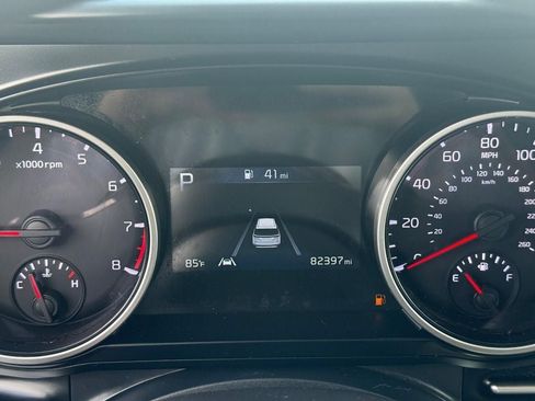 Used 2022 Kia Carnival LX FWD image 22