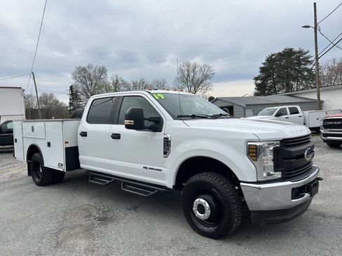 Used 2019 Ford F350 XL w/ Power Equipment Group image 4
