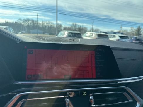 Used 2020 BMW X7 xDrive40i w/ M Sport Package image 16