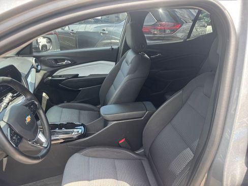 Used 2025 Chevrolet Trax LT w/ LT Convenience Package FWD image 25