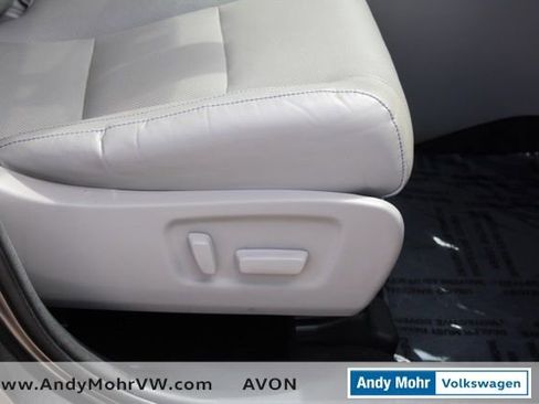 Used 2014 Toyota Highlander Limited Platinum FWD image 18