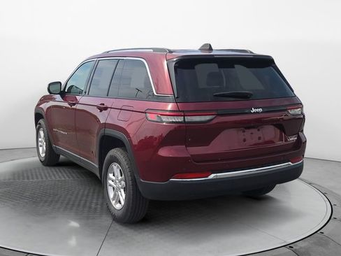 Used 2024 Jeep Grand Cherokee Laredo RWD image 3
