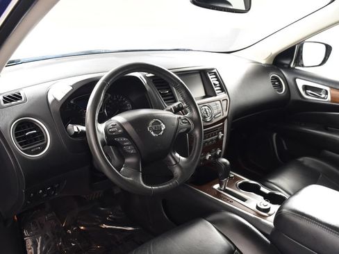 Used 2017 Nissan Pathfinder Platinum w/ Family Entertainment Package AWD/4WD image 12