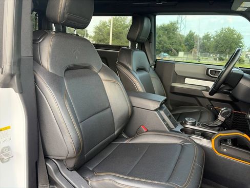 Used 2023 Ford Bronco Badlands w/ Sasquatch Package AWD/4WD image 13