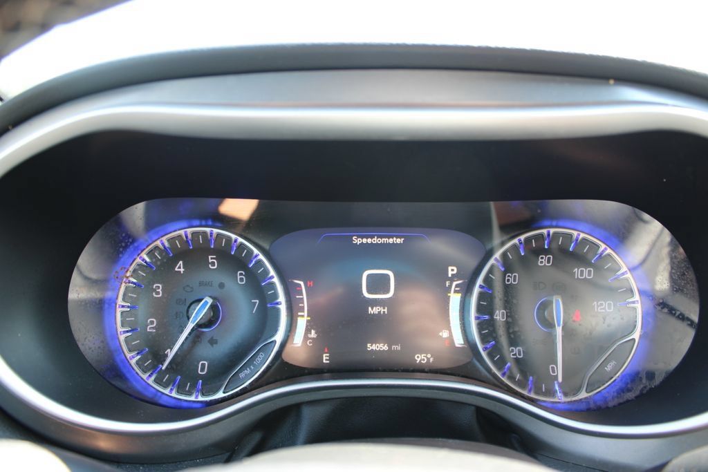 Used 2025 Chrysler Pacifica Select FWD image 34