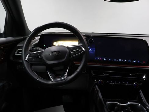 Used 2025 Chevrolet Traverse Z71 image 18