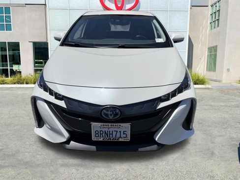 Used 2020 Toyota Prius Prime XLE FWD image 3