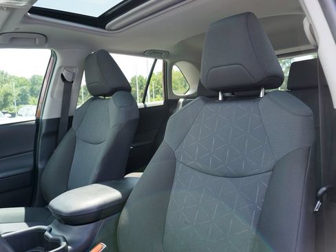 Used 2025 Toyota RAV4 XLE w/ Convenience Package FWD image 14