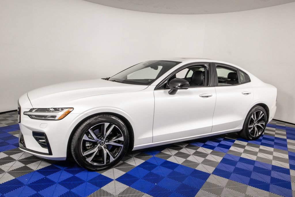 Used 2025 Volvo S60 B5 Core FWD image 2