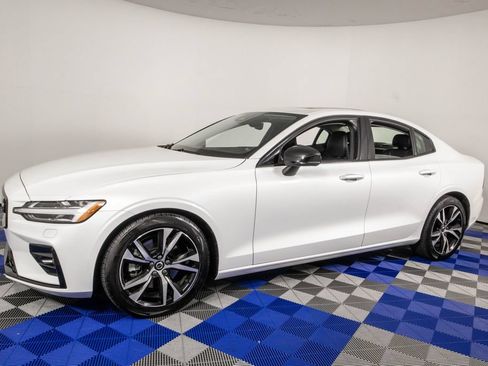 Used 2025 Volvo S60 B5 Core FWD image 2