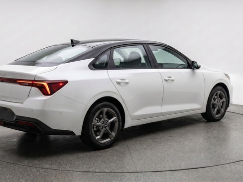 Used 2025 Kia K4 LXS image 9