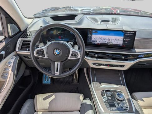 Used 2023 BMW X7 M60i image 19