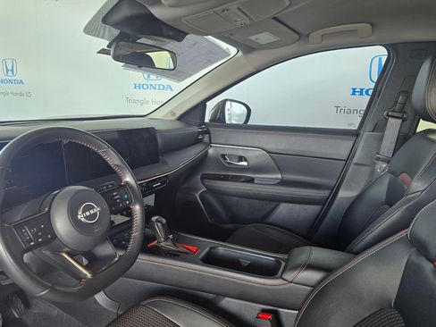 Used 2025 Nissan Kicks SR FWD image 12