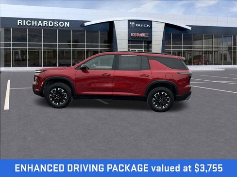 Used 2024 Chevrolet Traverse Z71 w/ Enhanced Driving Package image 2