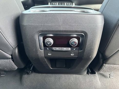 Used 2024 Chevrolet Suburban Premier image 22