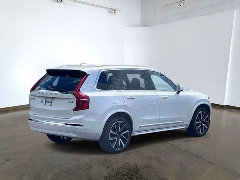 Used 2023 Volvo XC90 B6 Plus w/ Protection Package AWD/4WD image 4