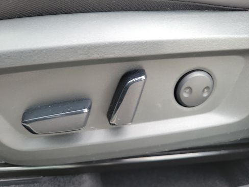 Certified 2021 Nissan Rogue SV w/ Premium Package FWD image 17