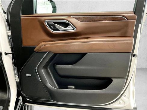 Used 2021 Chevrolet Suburban High Country RWD image 19