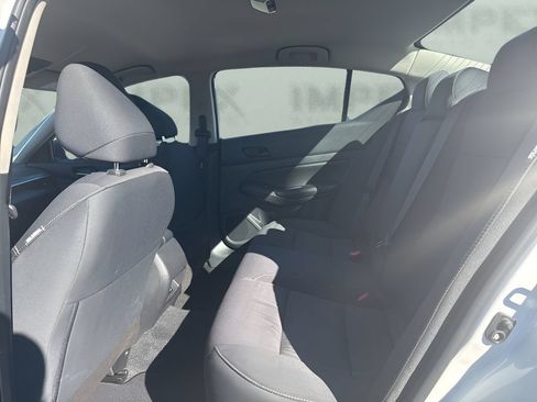 Used 2025 Nissan Altima 2.5 SV FWD image 12