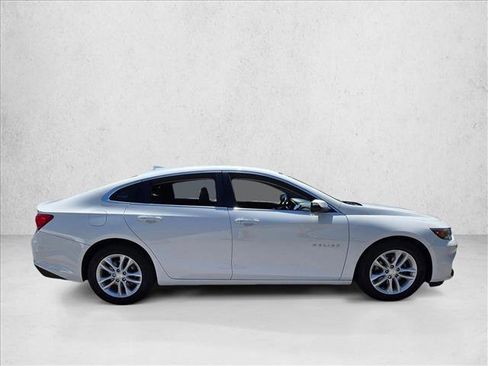 Used 2018 Chevrolet Malibu LT FWD image 4
