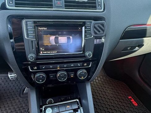 Used 2016 Volkswagen Jetta GLI SE image 8