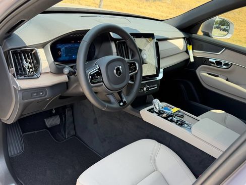 New 2026 Volvo XC90 T8 Plus w/ Protection Package Premier AWD/4WD image 13