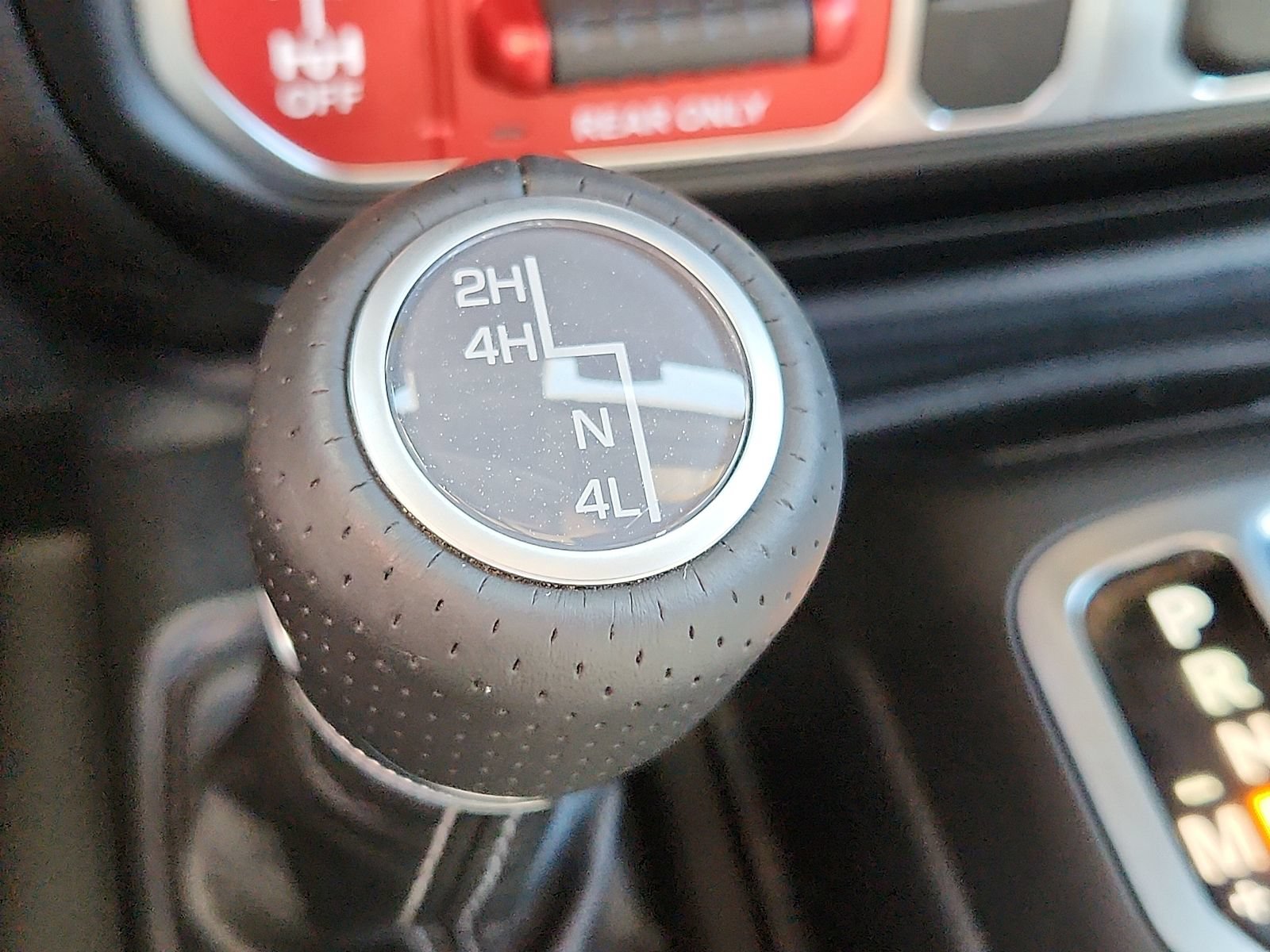 Used 2025 Jeep Gladiator Mojave w/ Safety Group AWD/4WD image 20