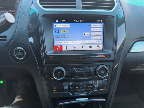 Used 2017 Ford Explorer XLT w/ Equipment Group 202A image 3