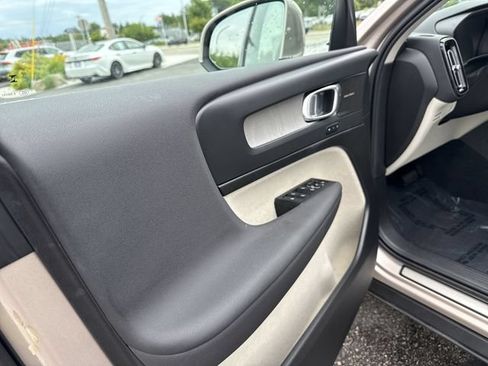 Certified 2024 Volvo XC40 B5 Plus w/ Climate Package AWD/4WD image 18