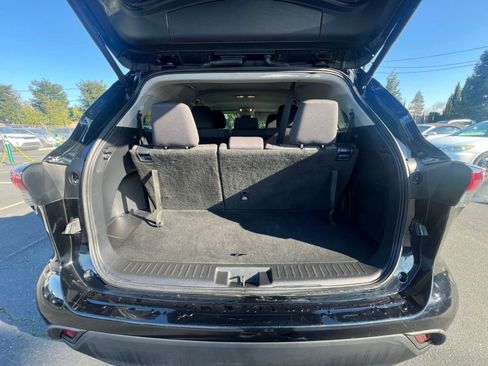 Used 2025 Toyota Highlander LE image 33