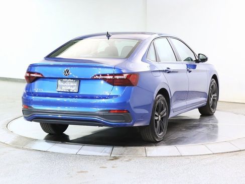 Used 2024 Volkswagen Jetta SE w/ Panoramic Sunroof Package image 7