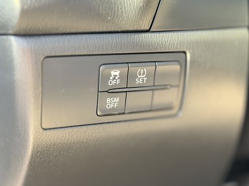 Used 2016 MAZDA MAZDA3 i Touring w/ Popular Equipment Package image 30