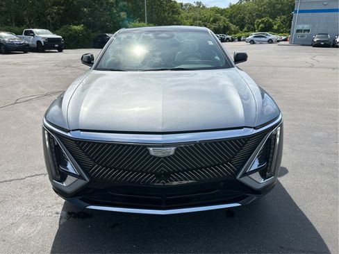 Certified 2024 Cadillac Lyriq Luxury AWD/4WD image 23