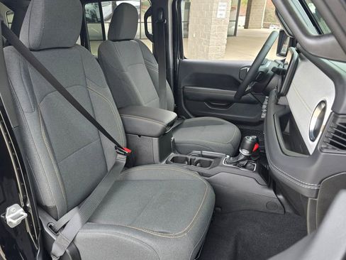 Used 2025 Jeep Wrangler Unlimited Sahara w/ Safety Group image 32