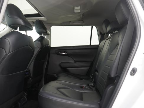 Used 2024 Toyota Highlander XLE image 21