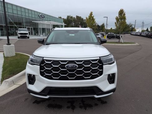 Used 2025 Ford Explorer Platinum w/ Ultimate Package AWD/4WD image 8