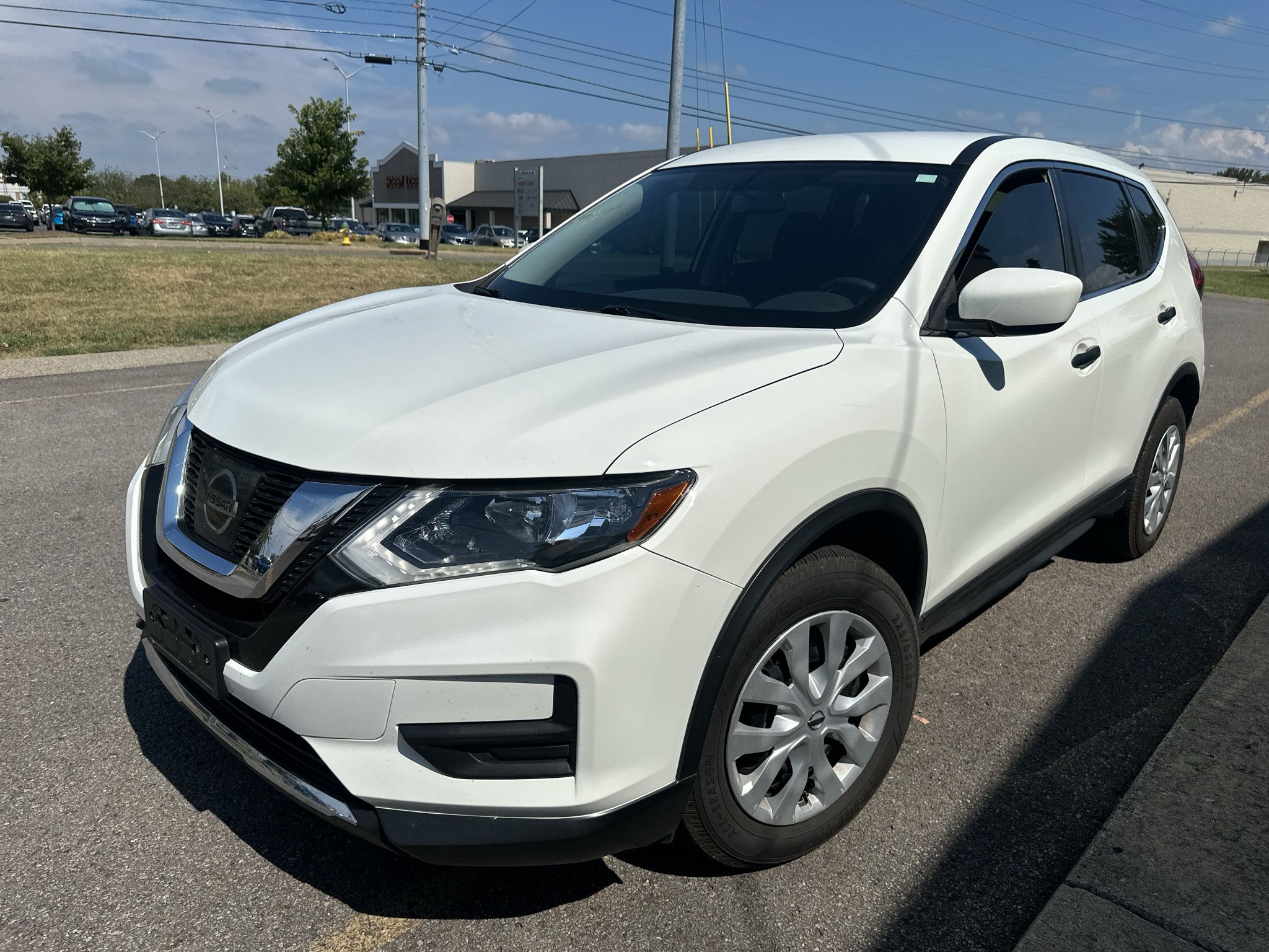 Used 2017 Nissan Rogue S AWD/4WD image 8