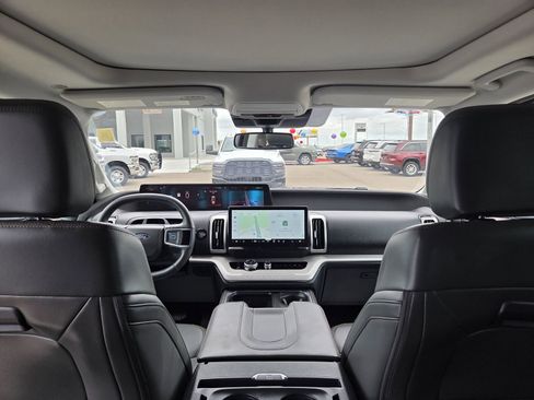Used 2025 Ford Expedition Active AWD/4WD image 23