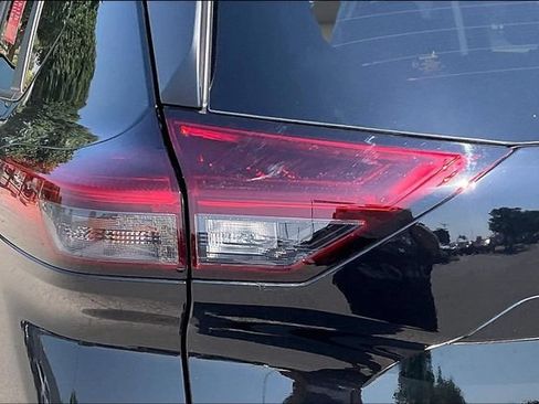 Certified 2026 Nissan Rogue SV FWD image 27