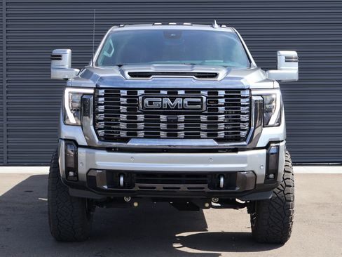 Used 2024 GMC Sierra 3500 Denali Ultimate image 2