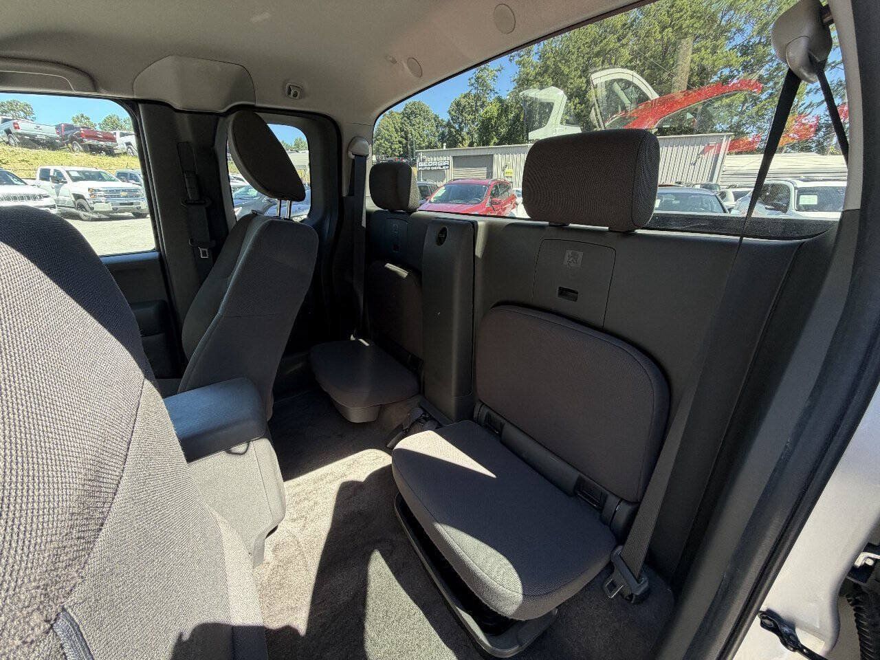 Used 2015 Nissan Frontier S RWD image 15